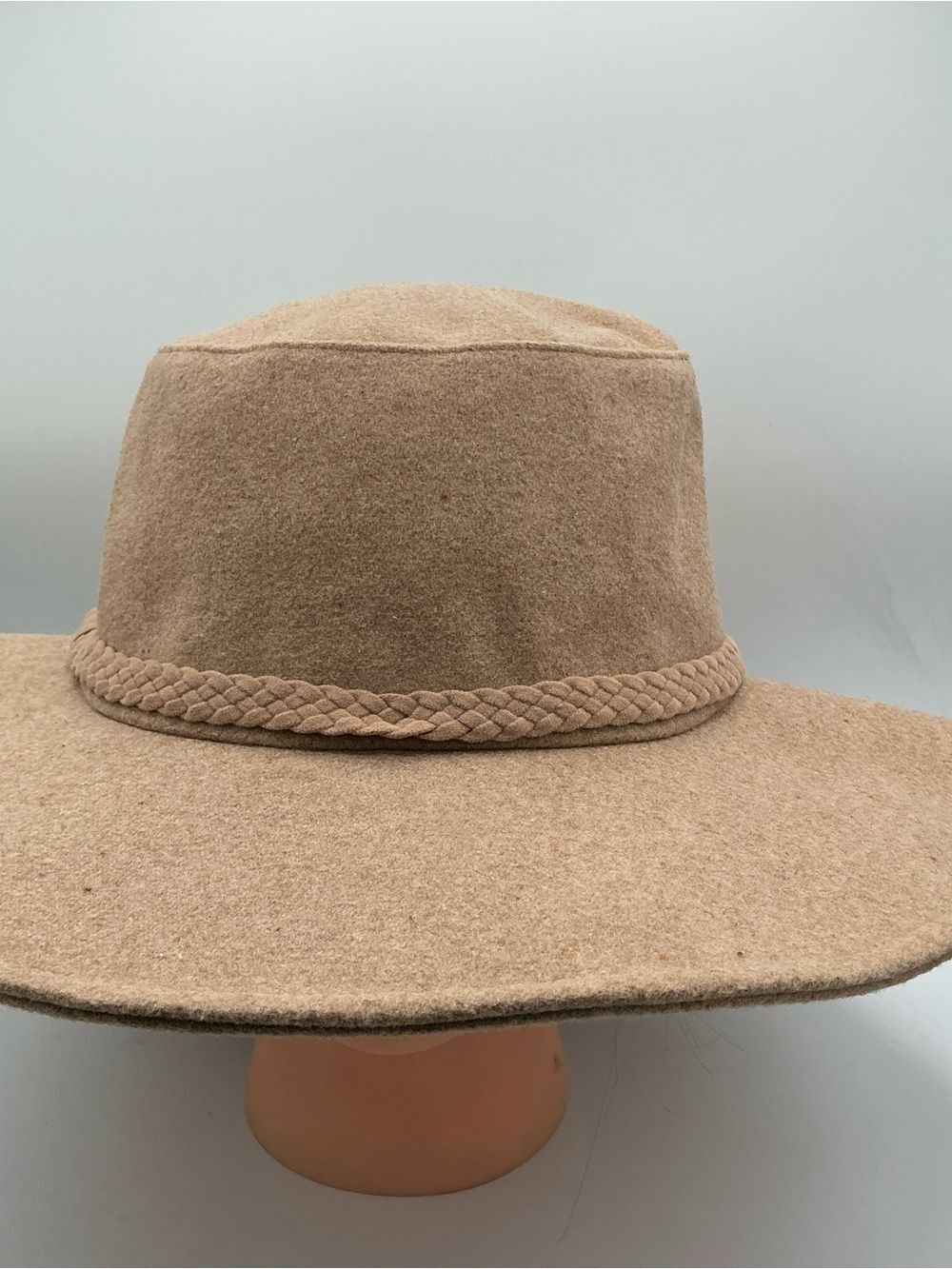 ASN The Harper hat in a tan or oatmeal felt material with a braided band NWT
